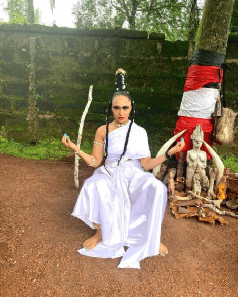 photo of Rosy Meurer dressed as a spiritualist