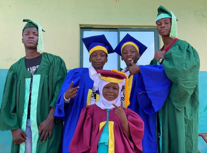 Ikorodu Bois graduate from Primary School