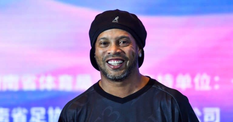 Ronaldinho reacts to PSG fans booing Messi, Neymar