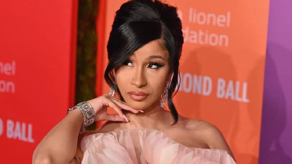 Cardi B clashes with fans, deletes Twitter, Instagram account